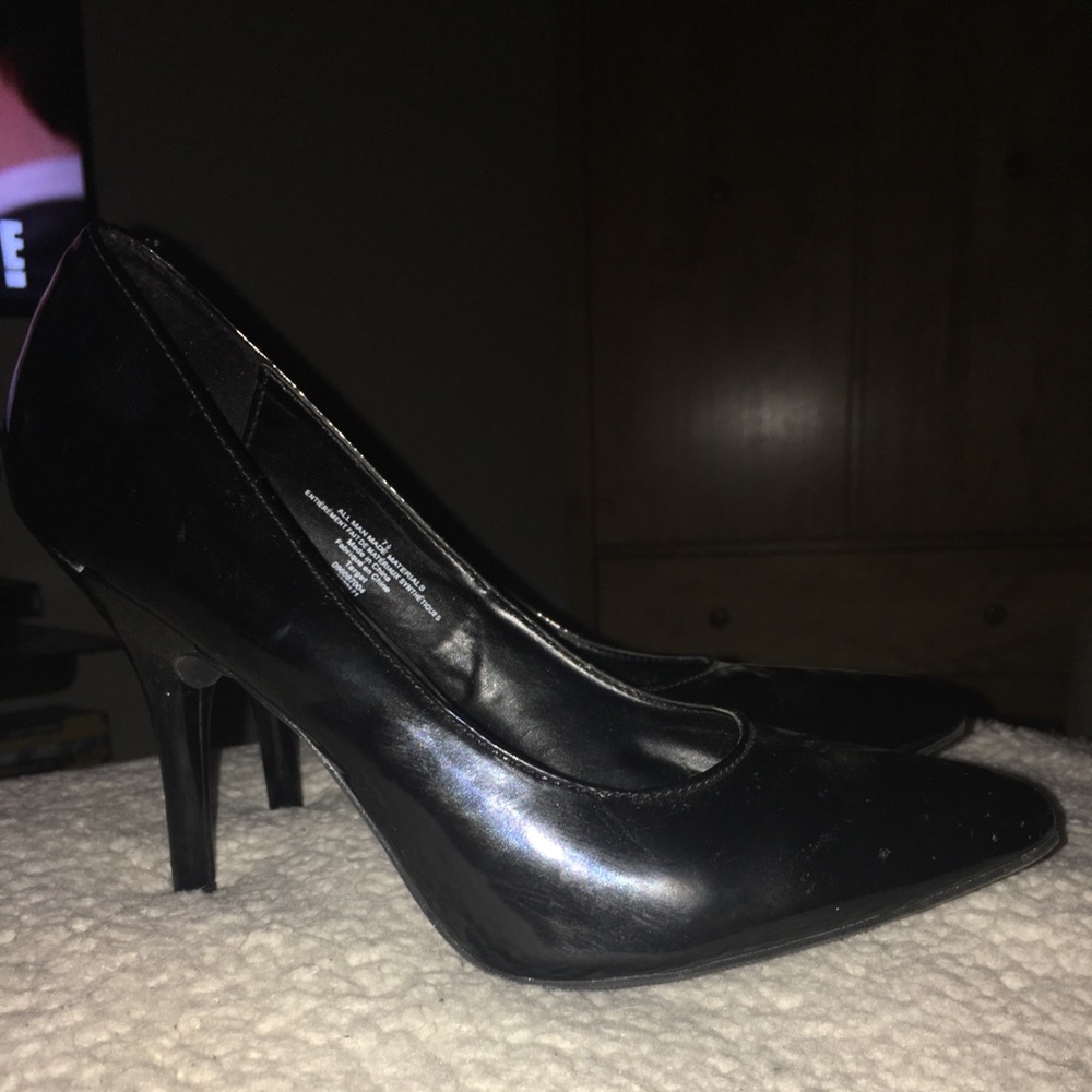 Mossimo Shiny Black Round Point Stiletto